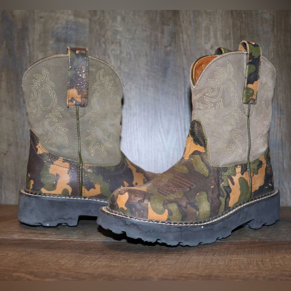 Camo pull-on  fatbabies boots size 5.5. Cent tell in picture but has sparkles!